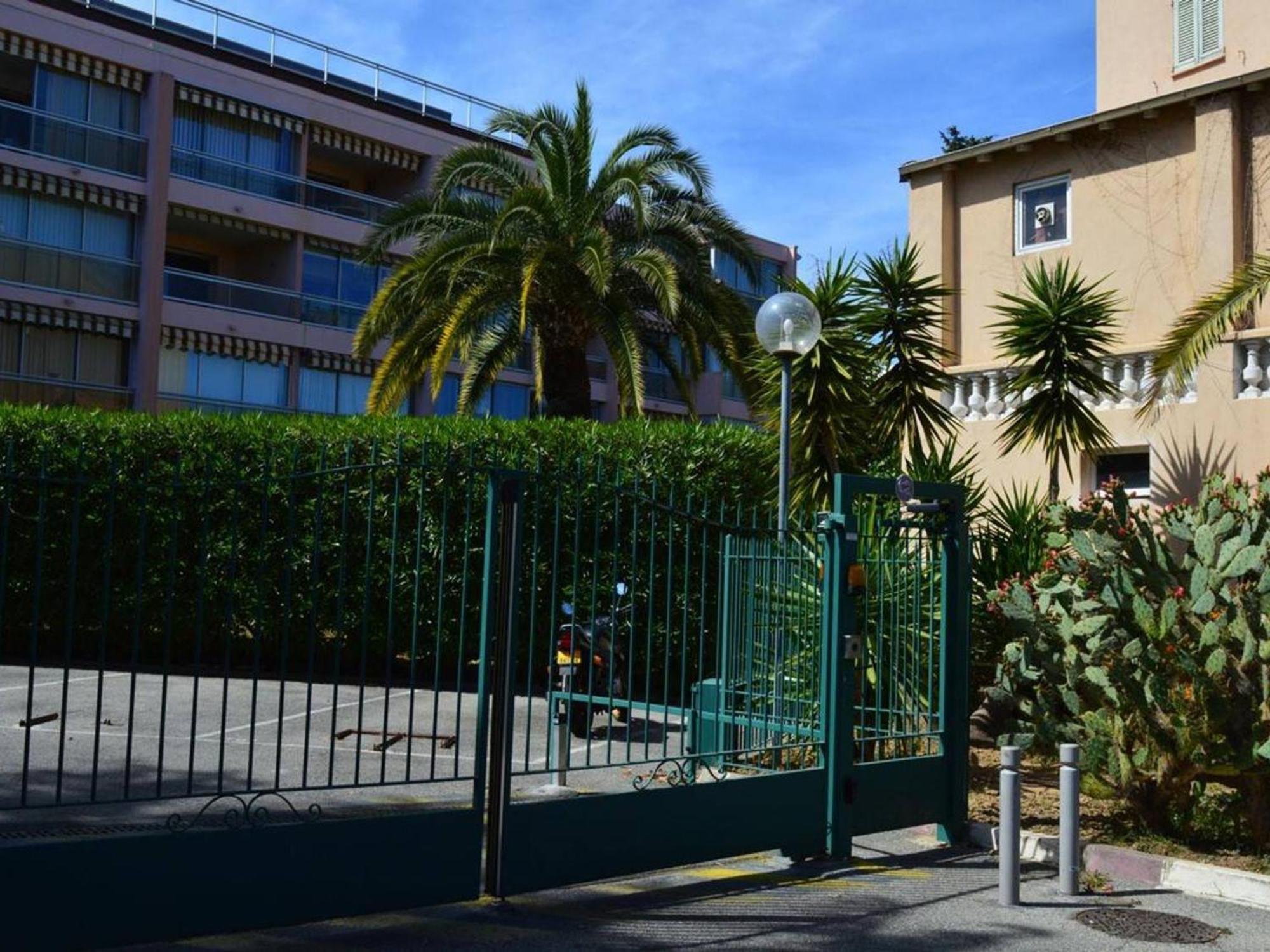 Studio Agreable Avec Loggia, Garage Et Plage A Proximite - 2 Couchages, Golfe-Juan - Fr-1-252-62 Zewnętrze zdjęcie